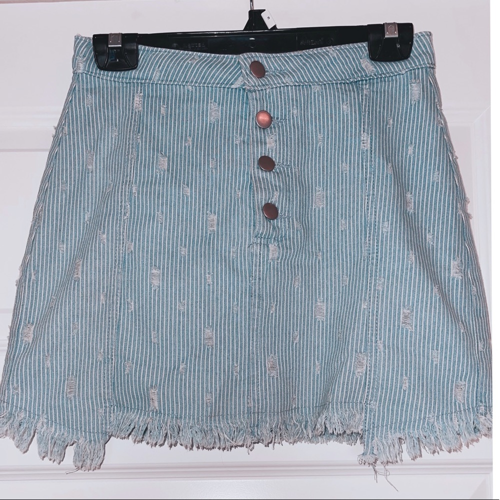 Le Lis distressed jean mini skirt. Size Small.